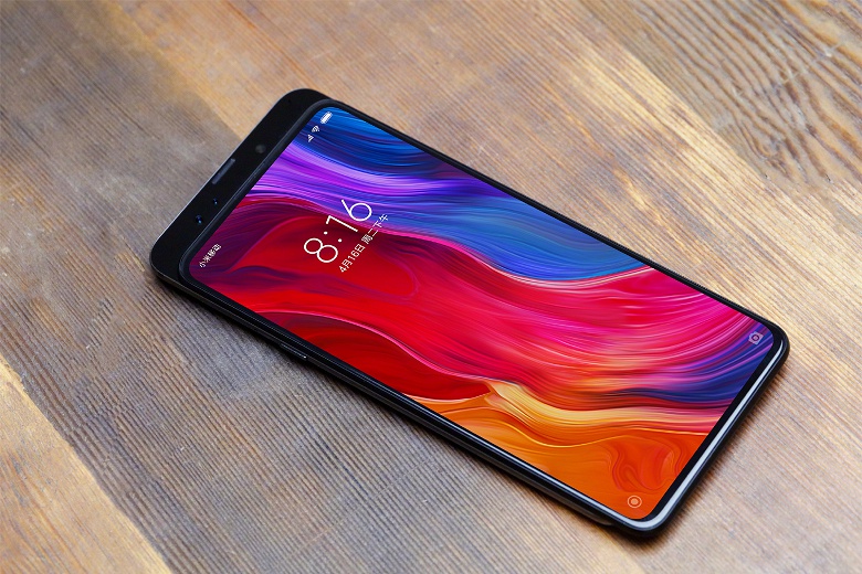 Глава Xiaomi показал безрамочный смартфон Mi Mix 3
