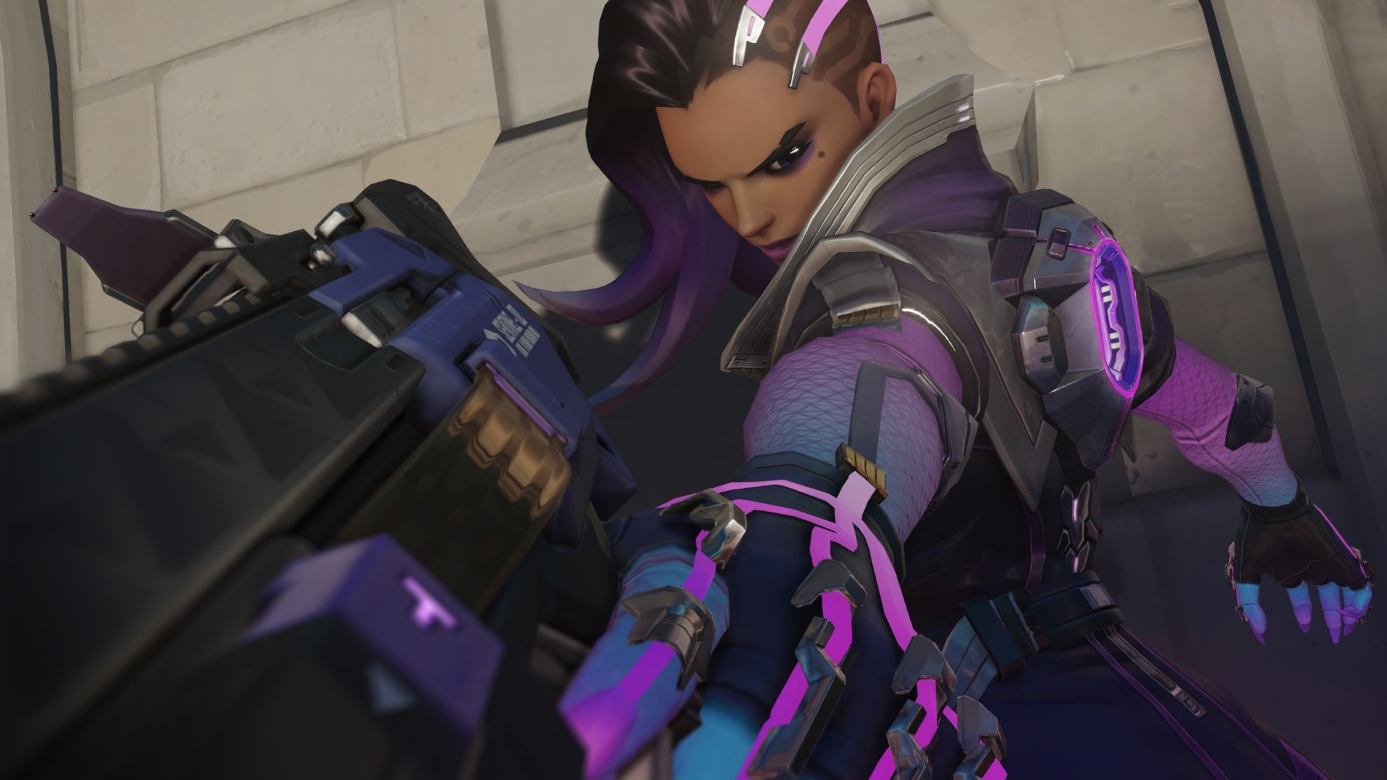 Overwatch: Сомбра — характеристики оружия и способностей
