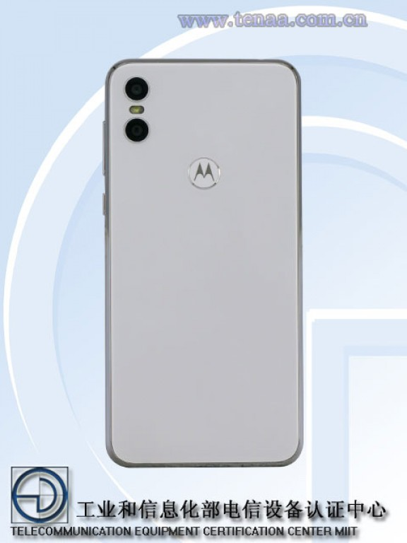 Появились характеристики и изображения смартфона Motorola One