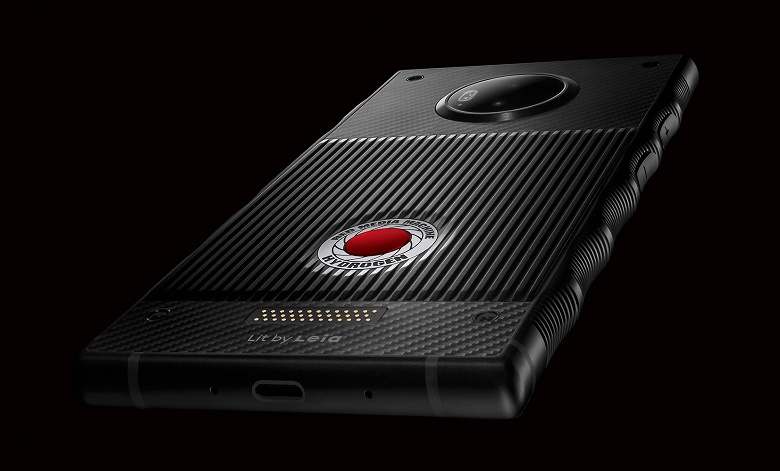 Cмартфон Red Hydrogen One выглядит впечатляюще на новых официальных изображениях