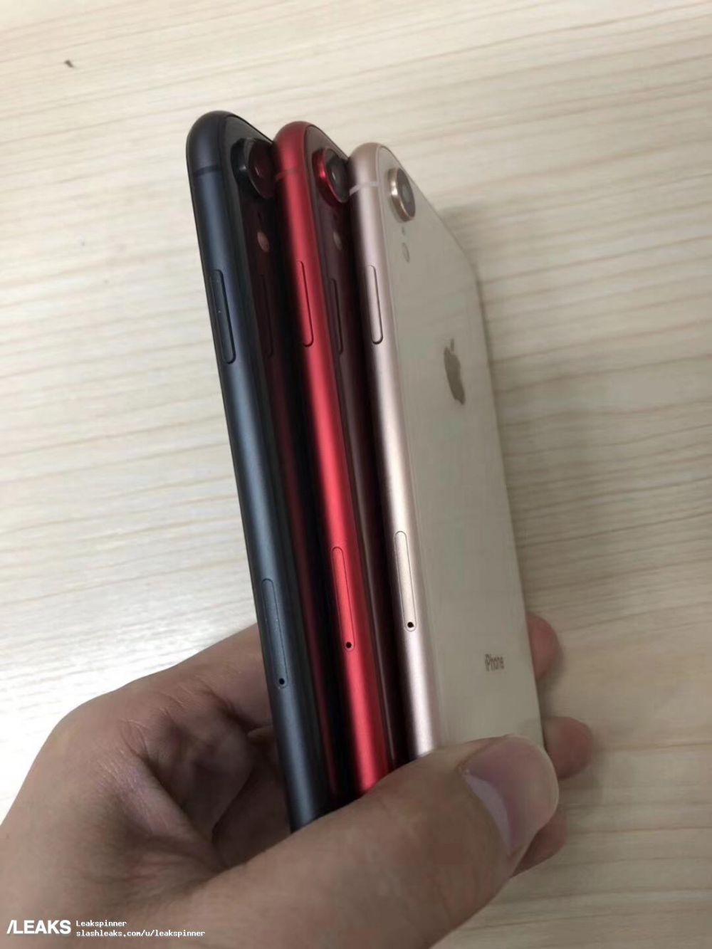Посмотрите первые фото бюджетного iPhone XC
