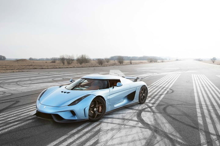 Электромобиль Tesla Roadster заставил производителей суперкаров дорабатывать свои машины