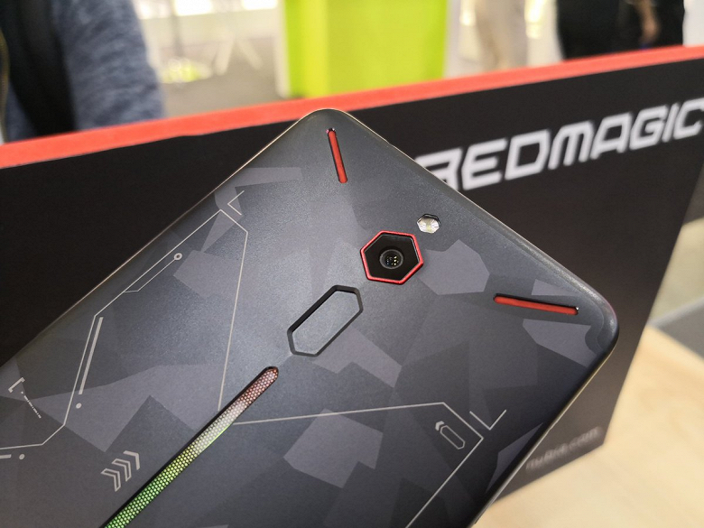 Новый игровой смартфон Nubia Red Magic 2 получил Snapdragon 845 и дополнительные кнопки