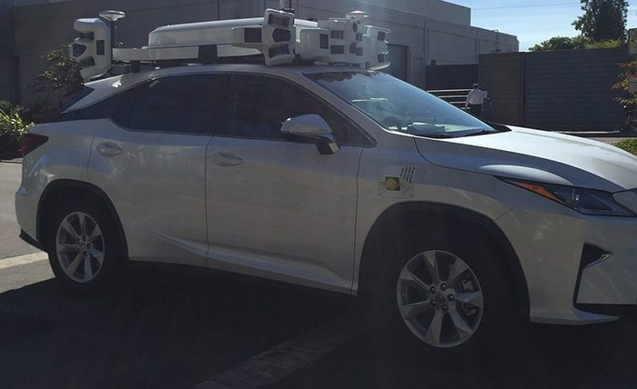 Беспилотный автомобиль Apple попал в первую аварию