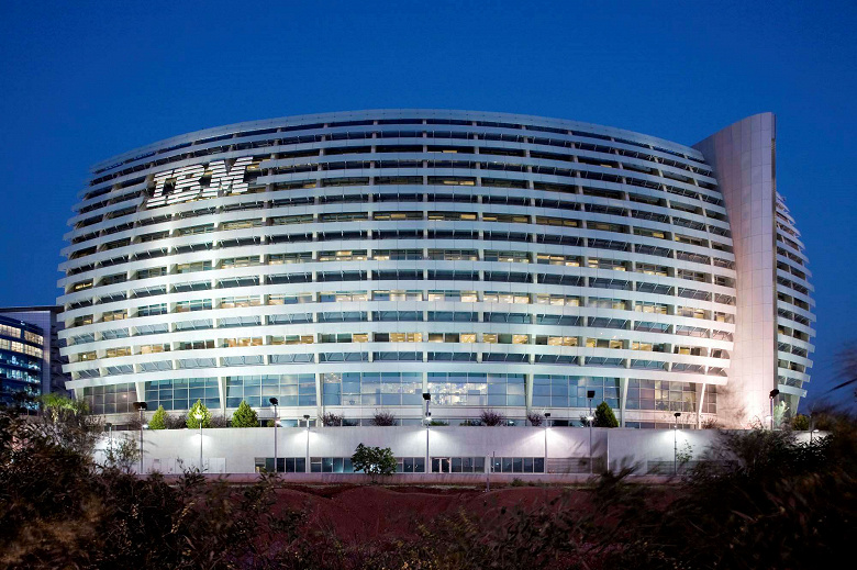 Доход IBM в минувшем квартале сократился сильнее, чем ожидали аналитики