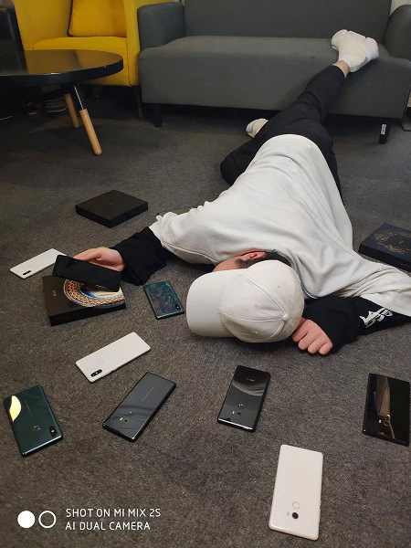 Xiaomi показала флагманский смартфон Xiaomi Mi Mix 3