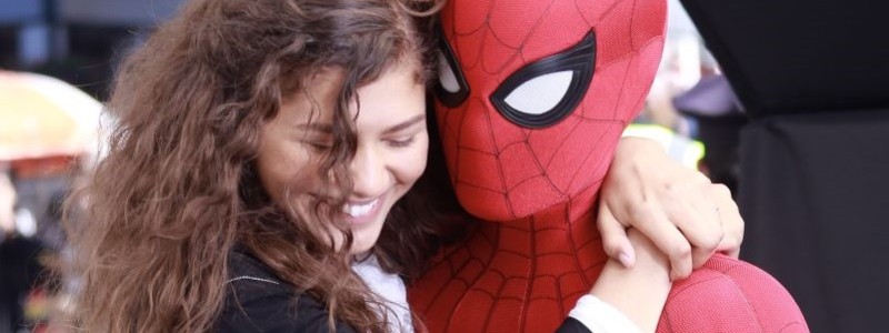 Питер Паркер снова в школе на кадрах «Человек-паук: Вдали от дома»