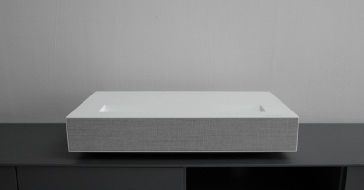 Проектор LG CineBeam Laser 4K выводит изображение диагональю 120" с расстояния 18 см