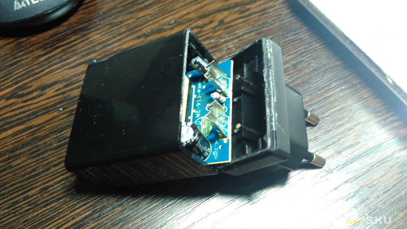 4USB 5V "5.1A" зарядное устройство, купленное по акции. Попытка и рыбку съесть...