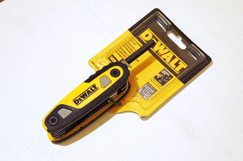 Мультитул с шестигранниками DEWALT DWHT70263M