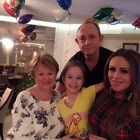 Родители и 12-летняя дочь Юлии Началовой вынуждены судиться с бывшим возлюбленным певицы за её квартиру