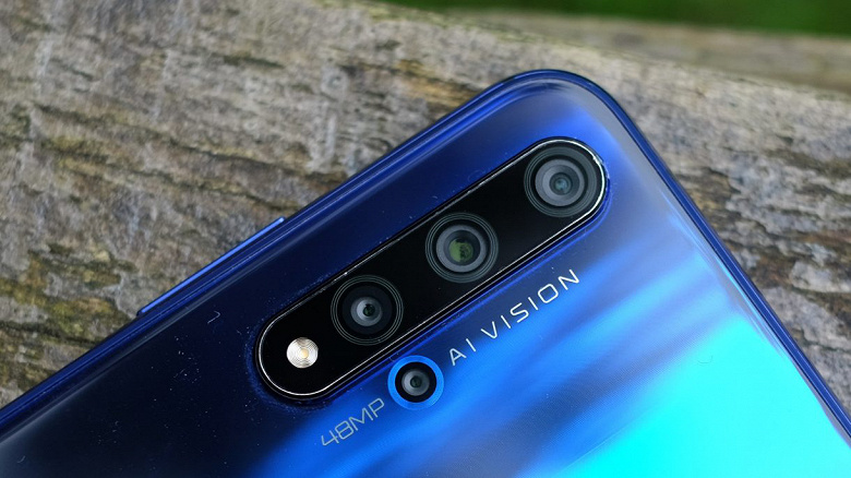 Несмотря на сложности Huawei. Флагманские смартфоны Honor получат Android Q