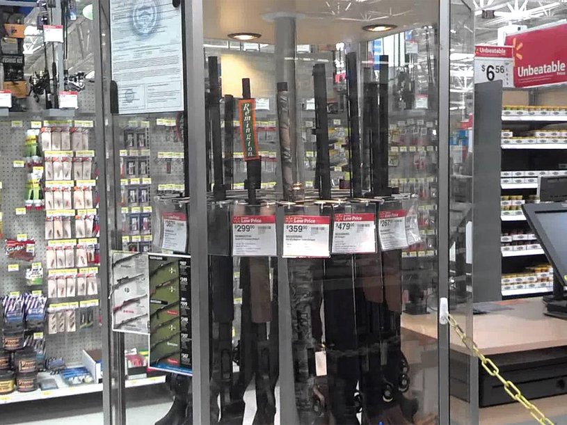 Walmart убирает с витрин игры, но не пушки