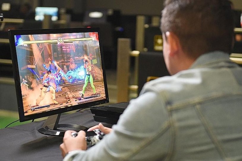 Для солдат разных армий мира устроили киберспортивный турнир по Street Fighter V