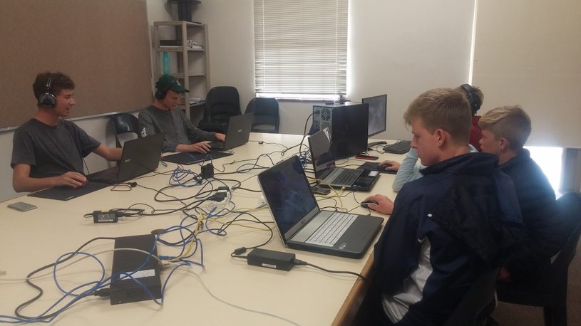 Минпросвещения разрешило школам вводить факультативы по Minecraft и Dota 2