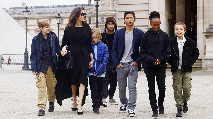 Анджелина Джоли воспитывает в детях бережливость, покупая им одежду в секонд-хенде
