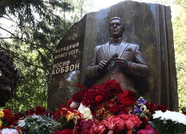 В день годовщины со дня смерти Иосифа Кобзона в Москве открыли его памятник