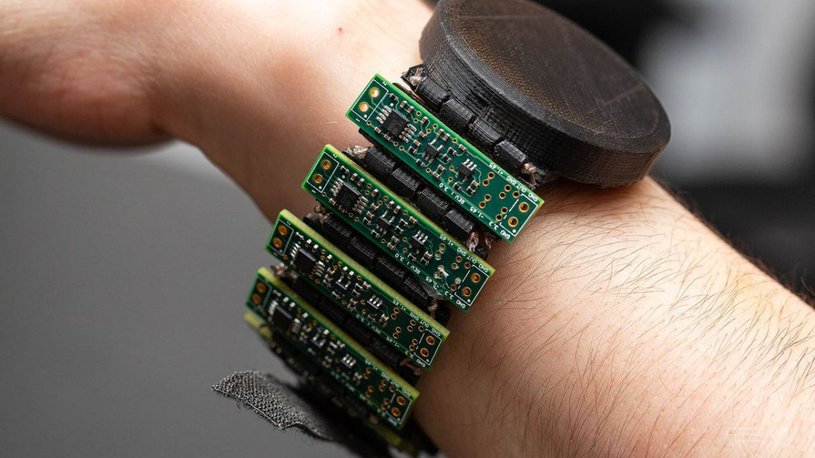 Facebook заплатит до $1 млрд за компанию-разработчика миоинтерфейсов