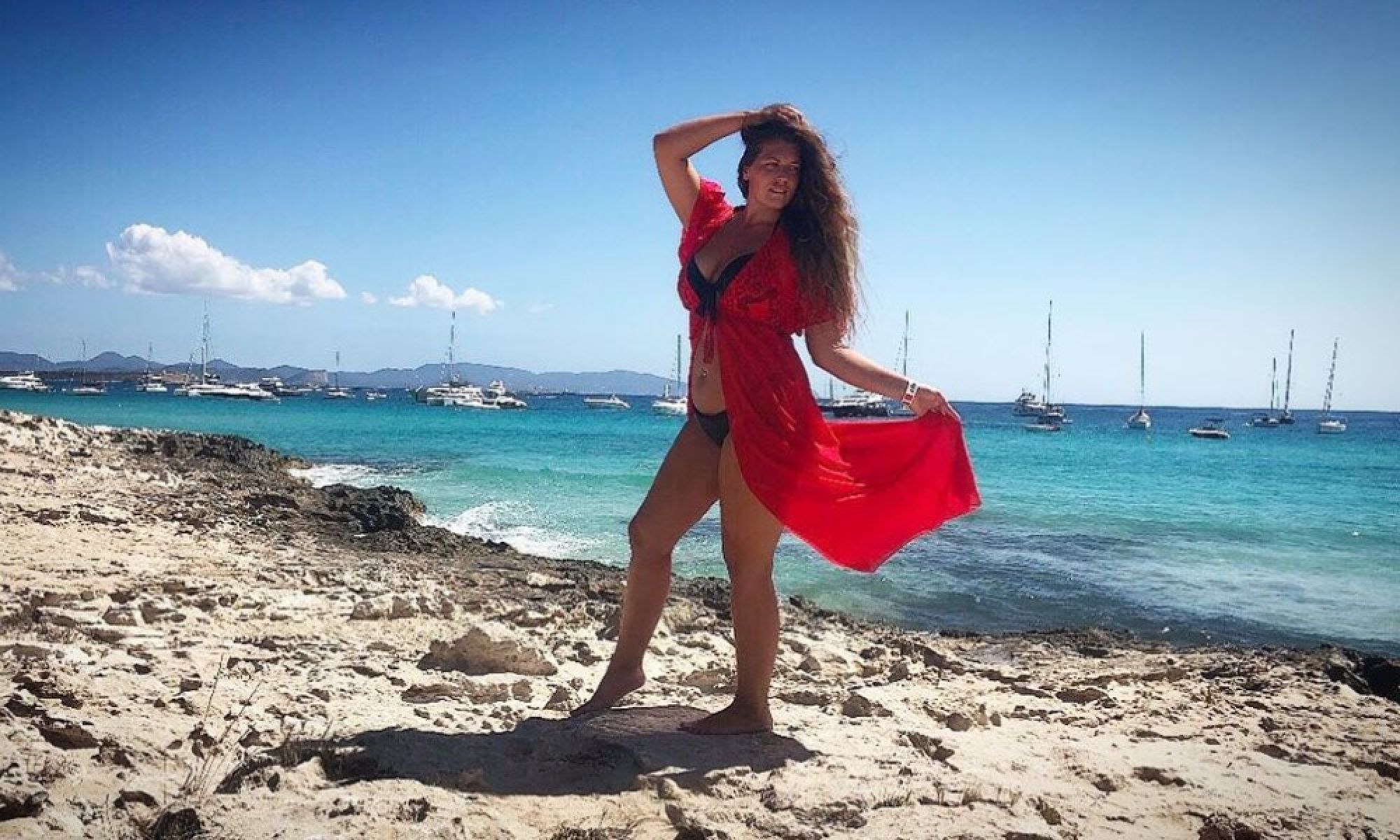 Участница шоу "Мисс Франция" обвинила организаторов в несправедливом отстранении за лишний вес