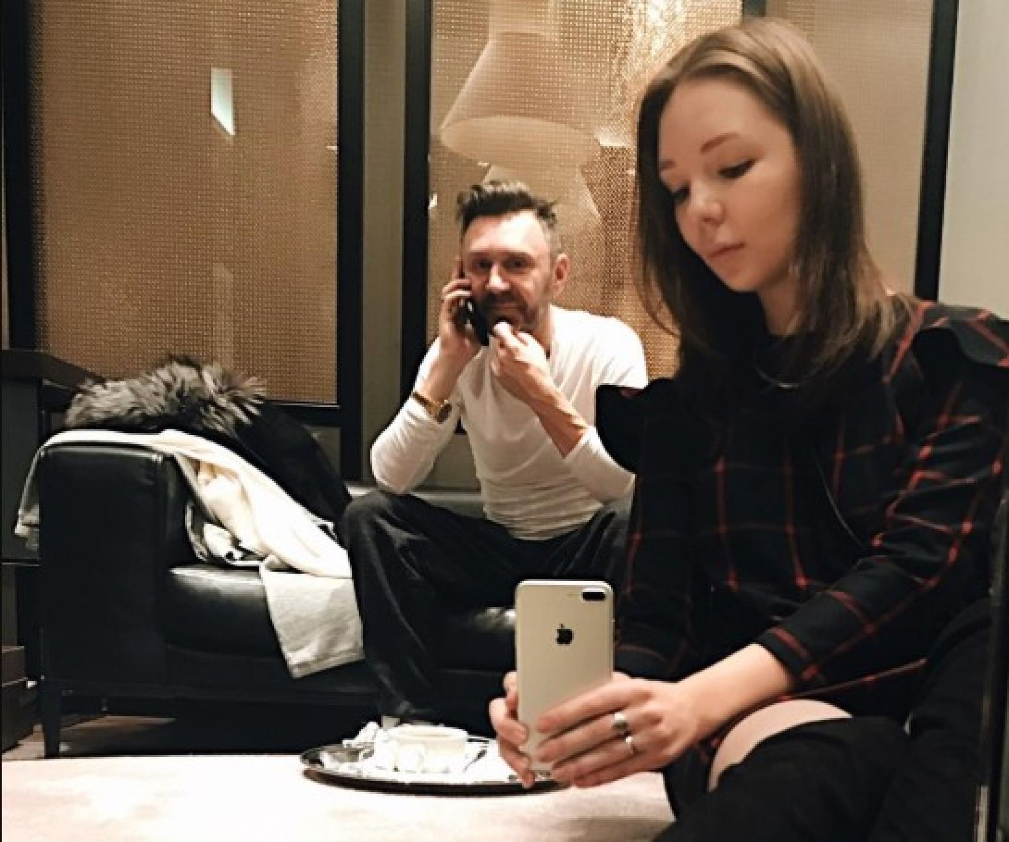 Дочь Сергея Шнурова лишилась телефона, веселясь на прощальном концерте группы "Ленинград"