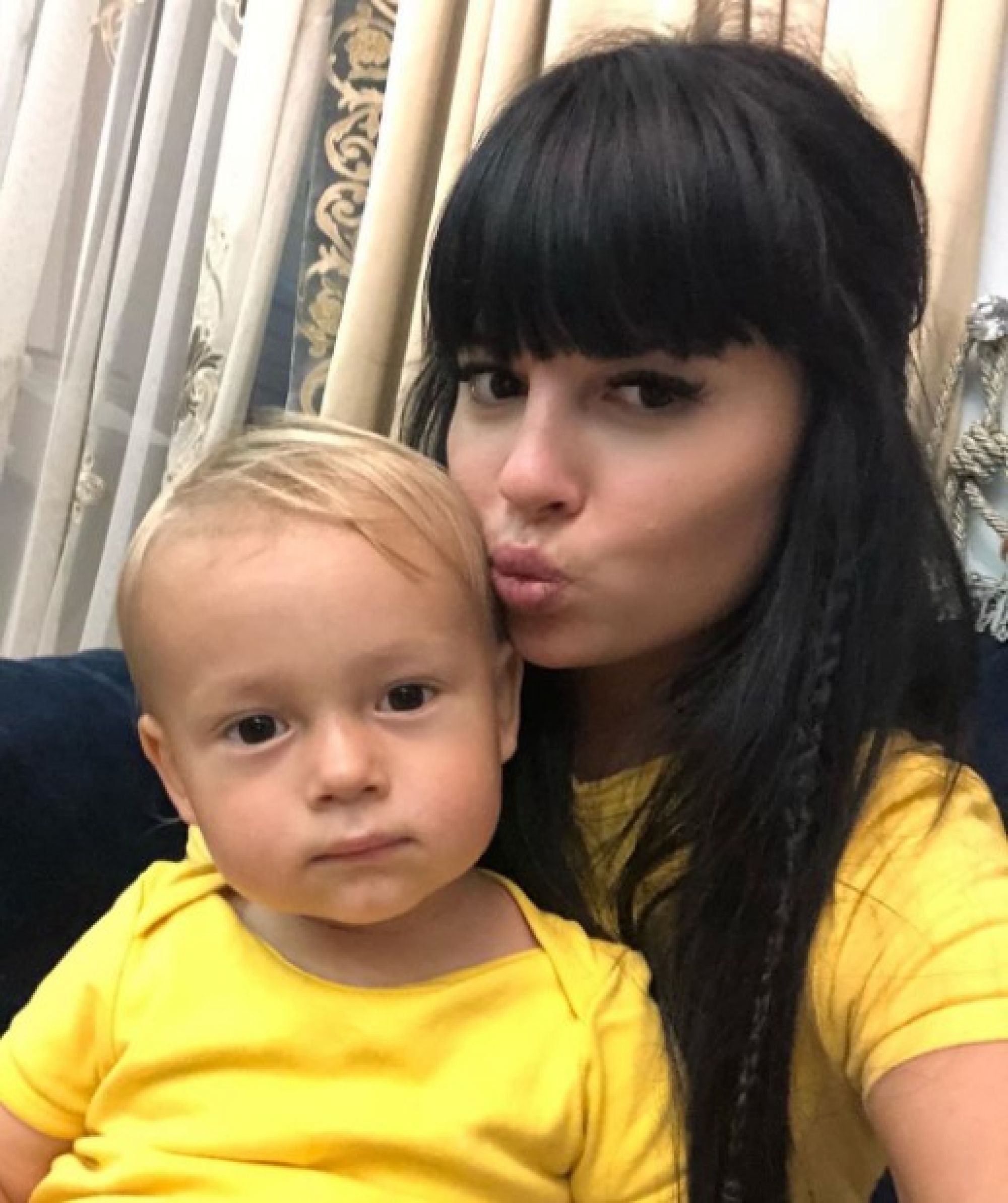 Экс-звезда шоу "Дом-2" Нелли Ермолаева возмутила подписчиком "голым" фото с полуторагодовалым сыном