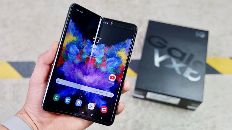 Новый гибкий Samsung Galaxy Fold по цене обычного смартфона получит небольшой экран снаружи и лишится поддержки 5G