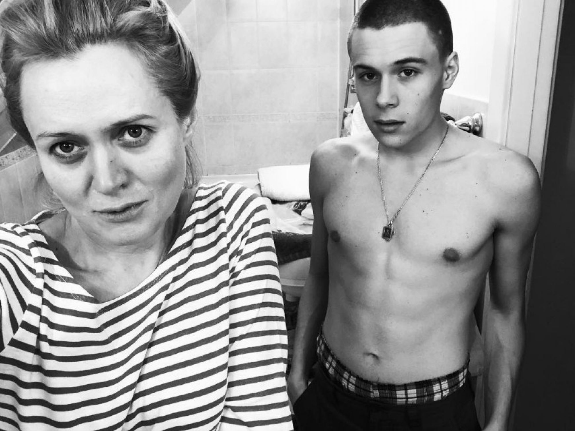 Анна Михалкова столкнулась с травлей в сети из-за скандала с выпавшей из окна квартиры её сына моделью