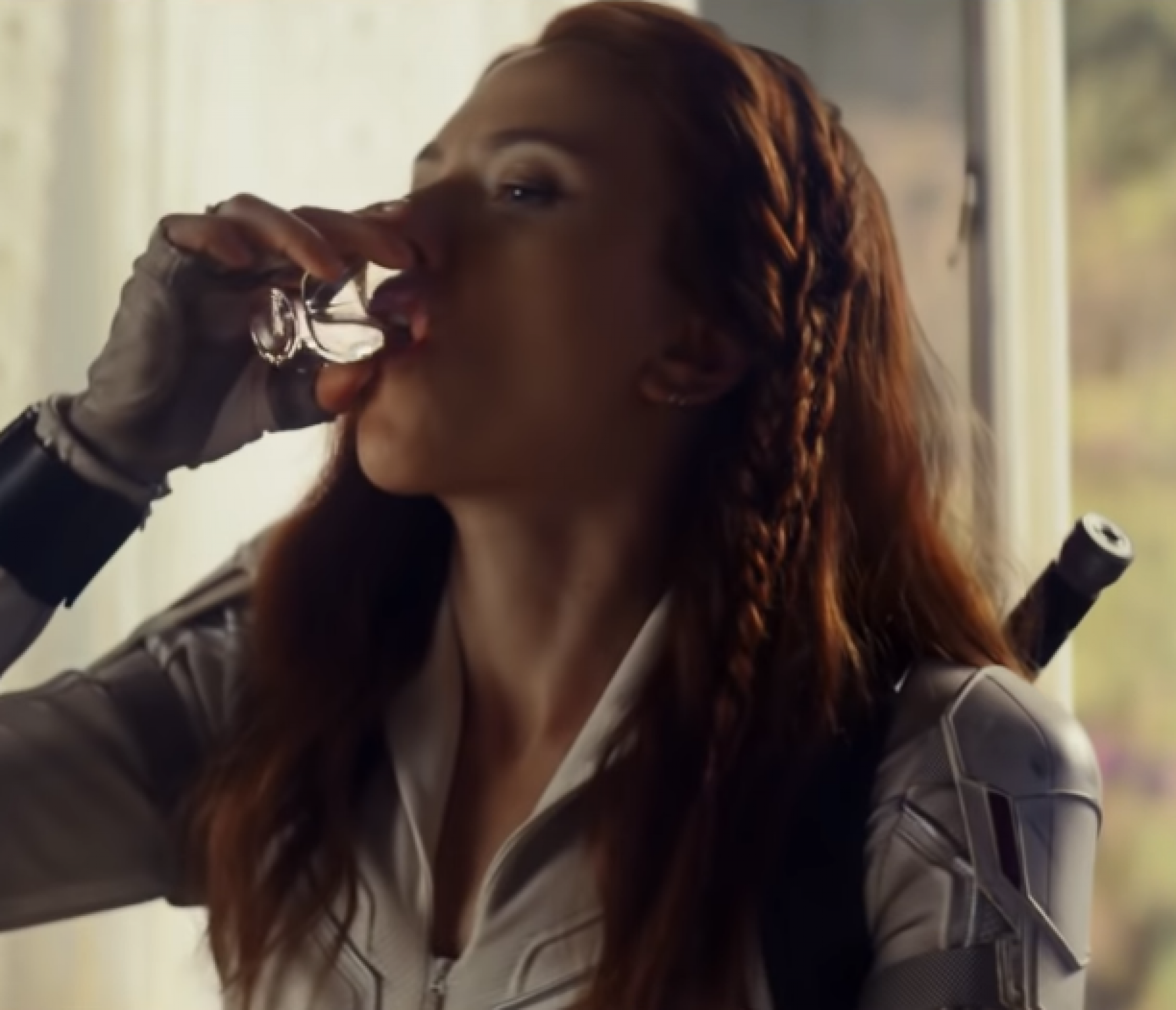 Российские пользователи заметили водку в финальном трейлере «Чёрной вдовы»