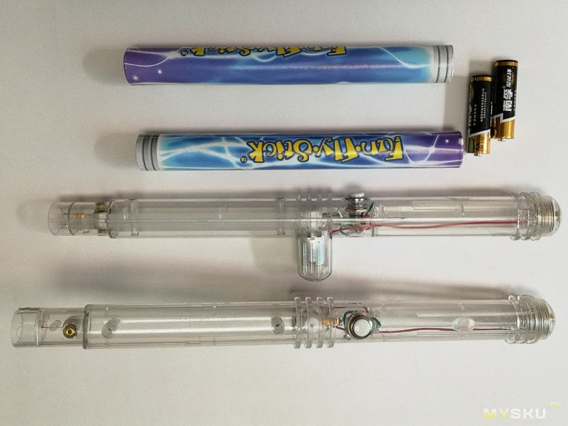 Fly-Stick - “волшебная дубинка”, которая заставляет левитировать фигурки из фольгированной пленки