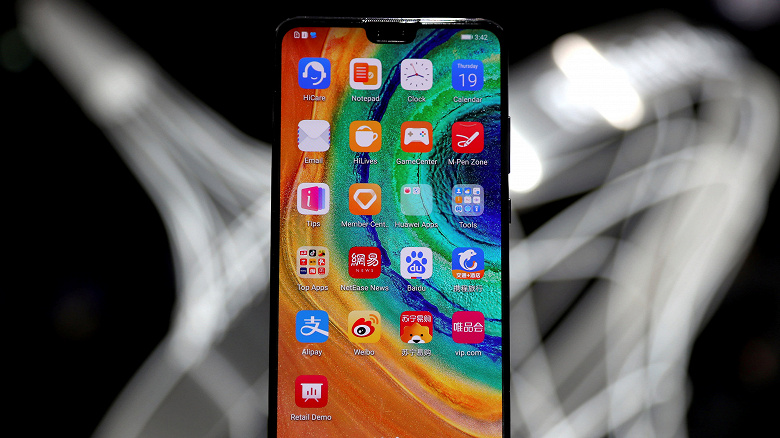 Вскрытие флагмана показало: Huawei заменила американскую санкционку китайским ноунеймом