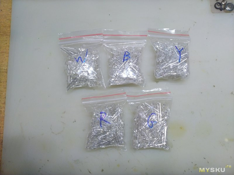 Еще одни светодиоды. Яркие, 3мм, 5 цветов по 100 штук, миниобзор-дополнение