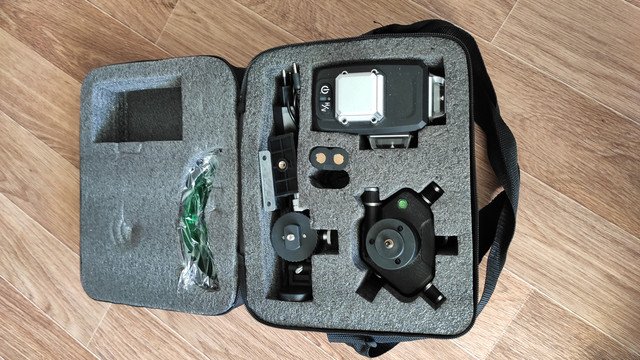 Зеленый лазерный уровень, нивелир, осепостроитель  на 12 линий Deko