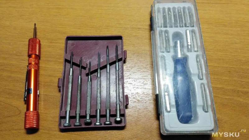 Отвертка с органайзером для бит в рукоятке