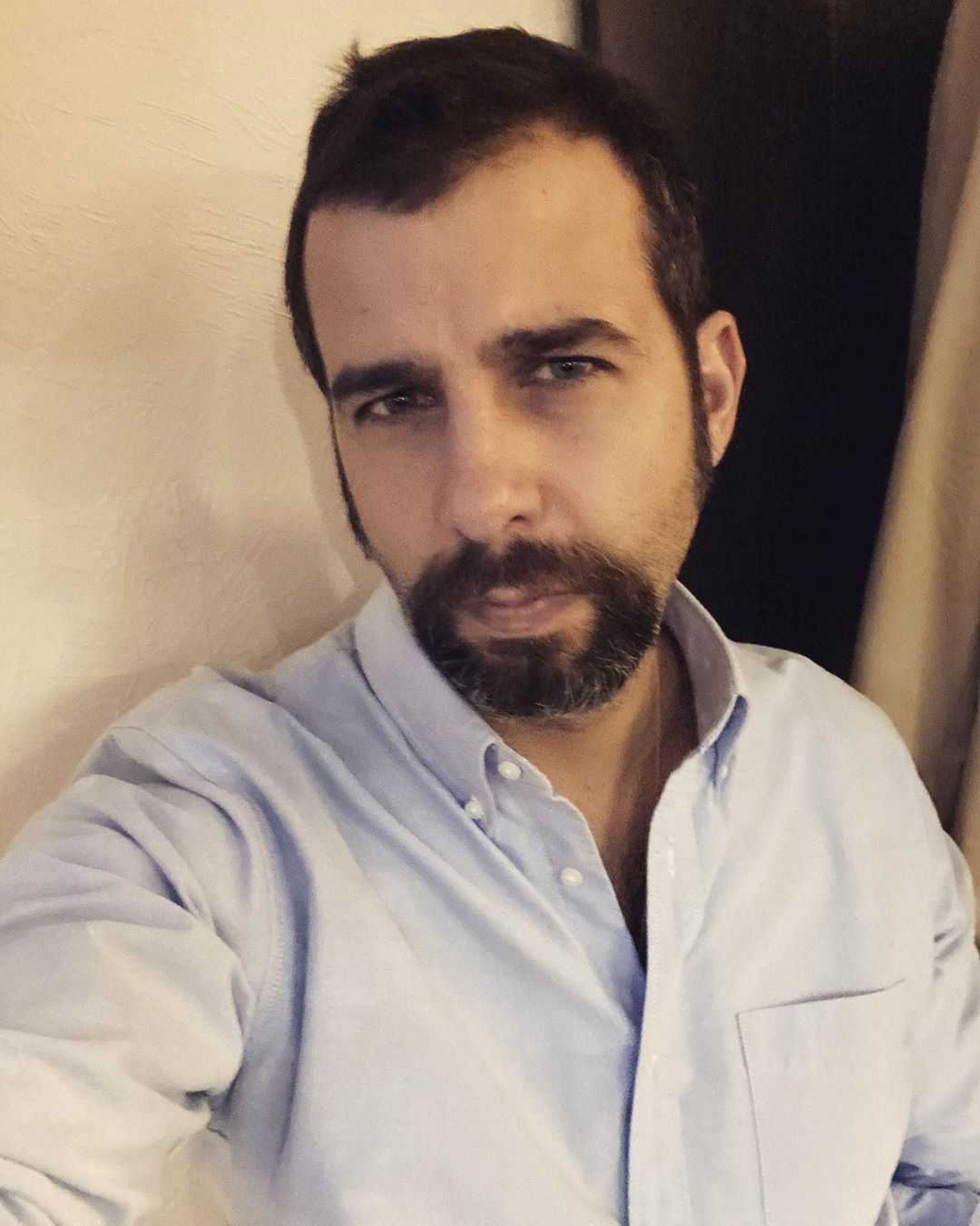 «Потрепала вас пандемия знатно»: Иван Ургант напугал фанатов снимком из клиники