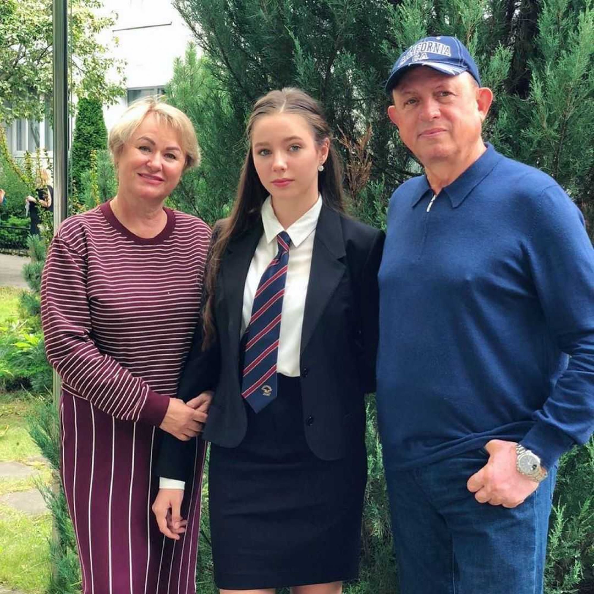 «Какая красивая и повзрослевшая!»: Школьное фото дочери Юлии Началовой взорвало Сеть