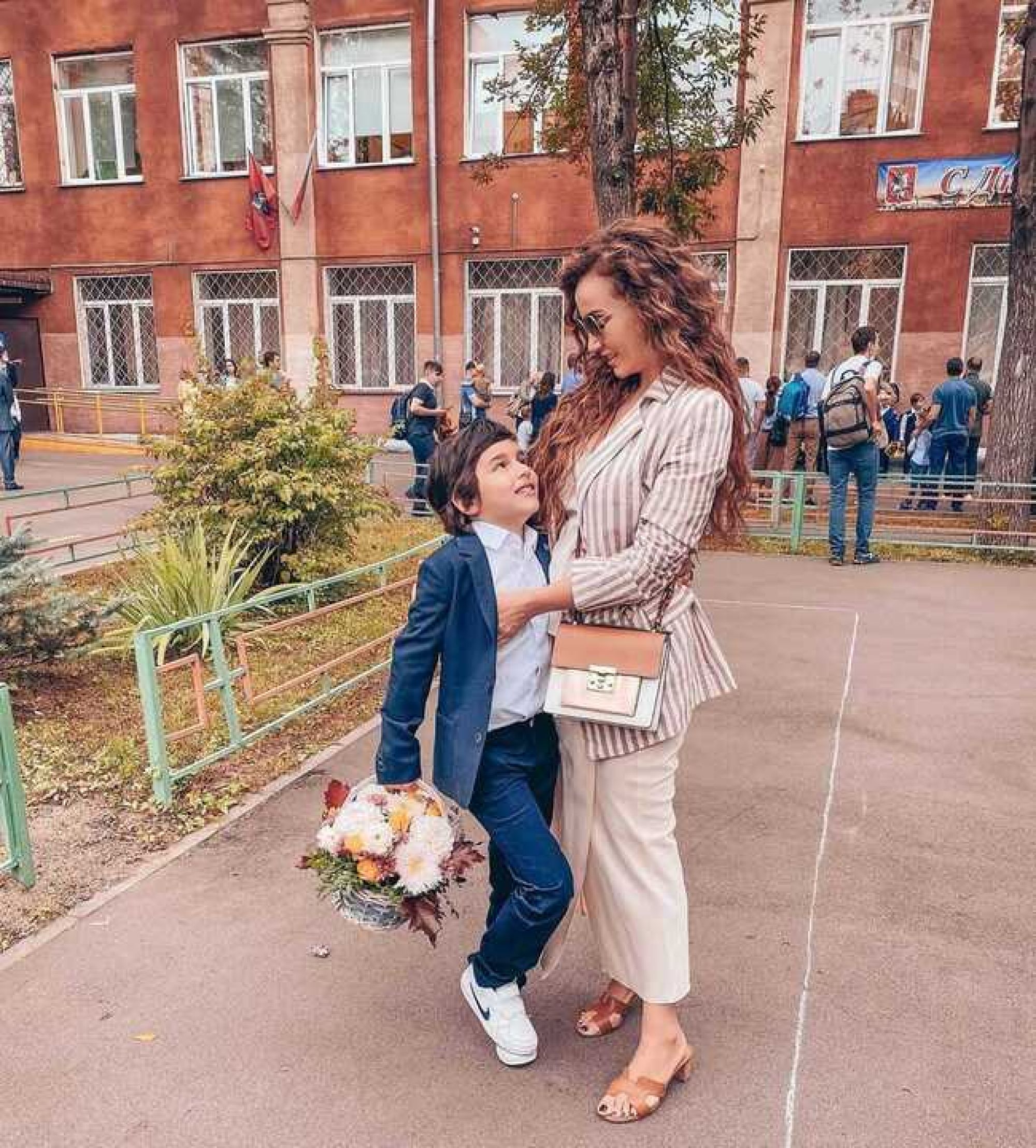 «Мы перескочили второй класс»: Анфиса Чехова рассказала об особенностях обучения своего сына