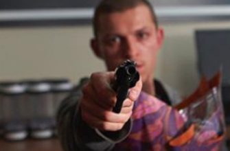 Мрачный Том Холланд на новых постерах фильма «Черри»