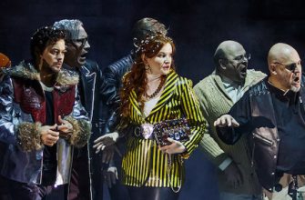 Рецензия на спектакль «Кладбище понтов». Красиво и эмоционально